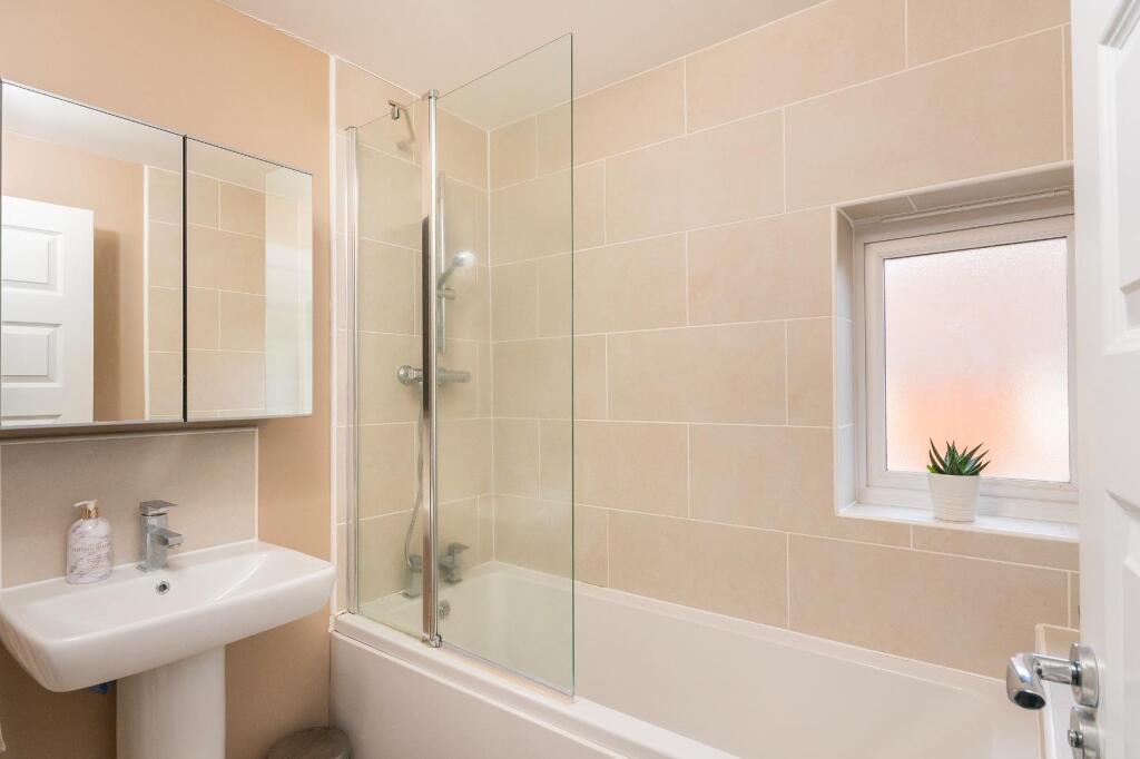 2B4WFS - Bathroom C.jpg