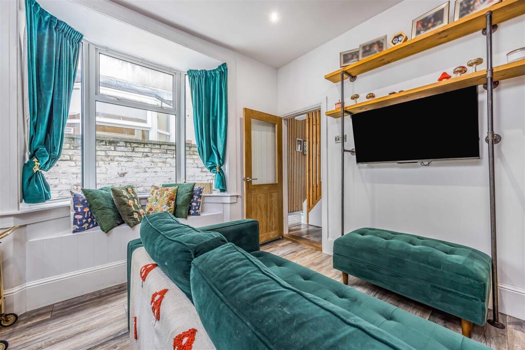 102 Jubilee Road, Southsea-Small-PorticoMarketing-