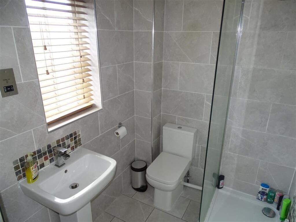 Ensuite Shower Room A