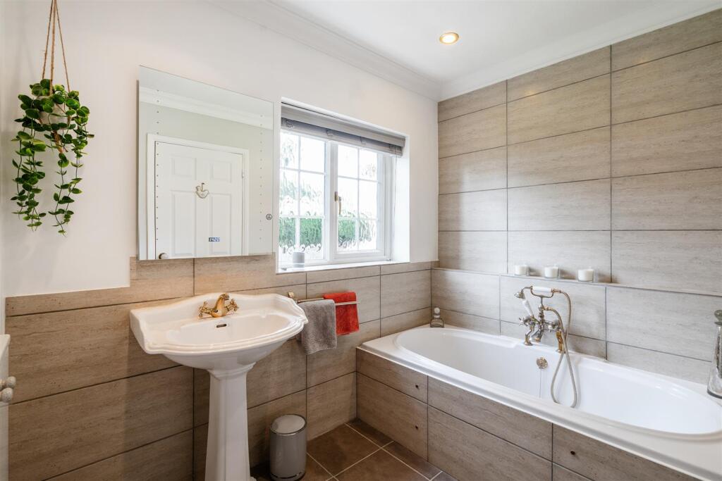 7 Beconsfield Close_19.jpg