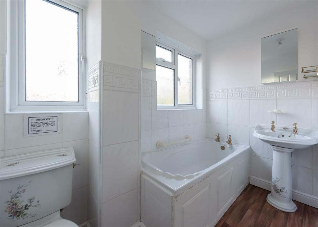 50 Bramstead Avenue-bathroom JAN24.jpg