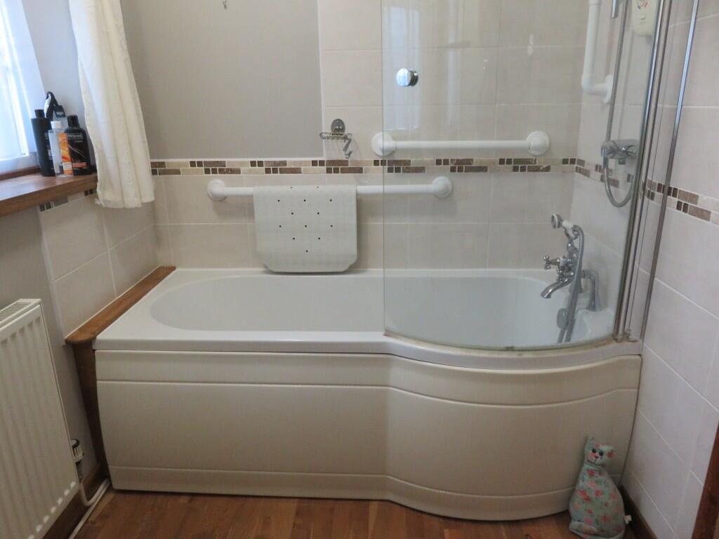 FAMILY BATH/SHOWER