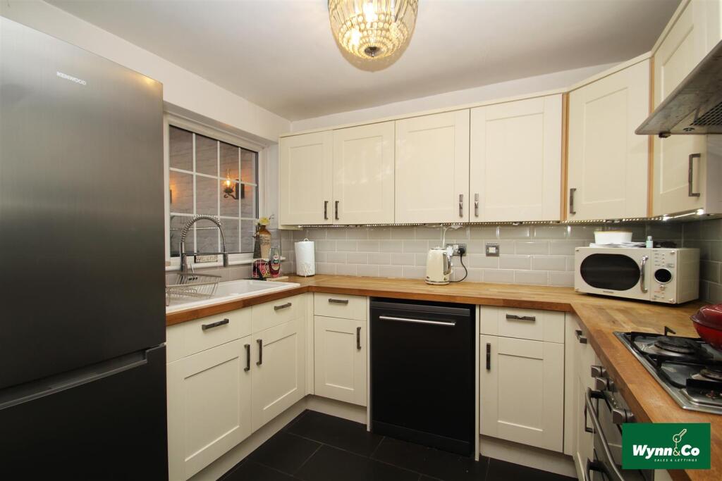 Kitchen 3.jpg