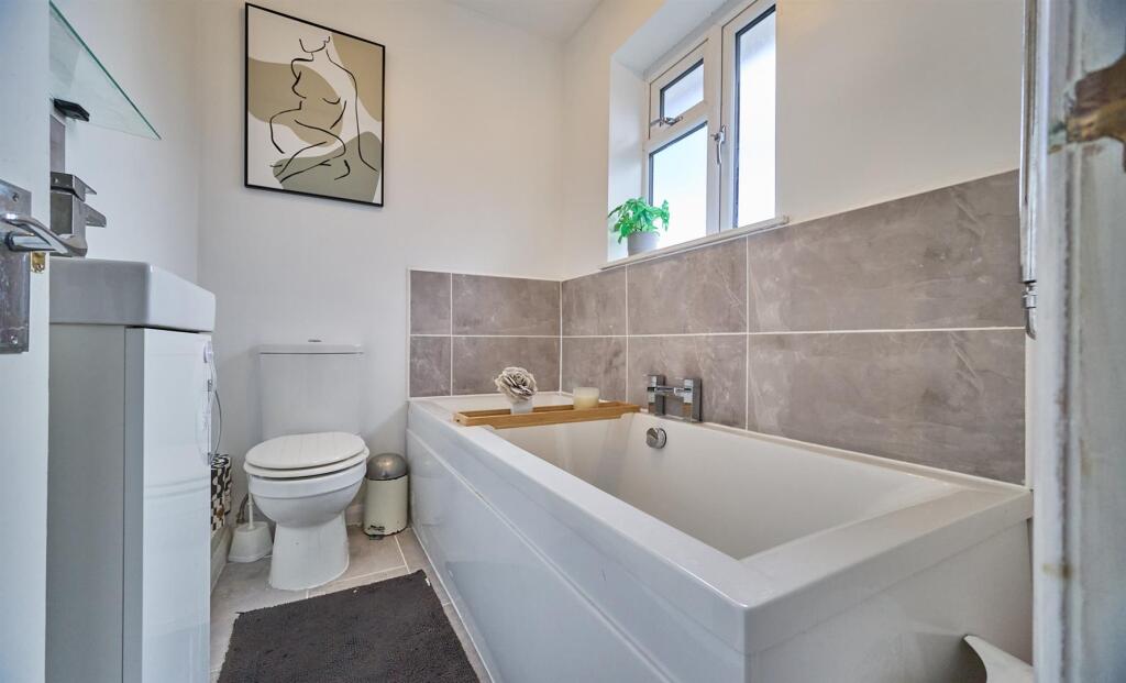 En Suite Bathroom