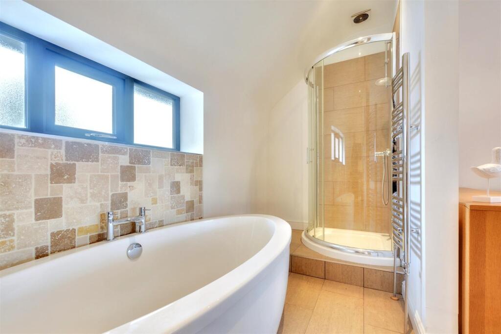 Ensuite Bed Two_2.jpeg