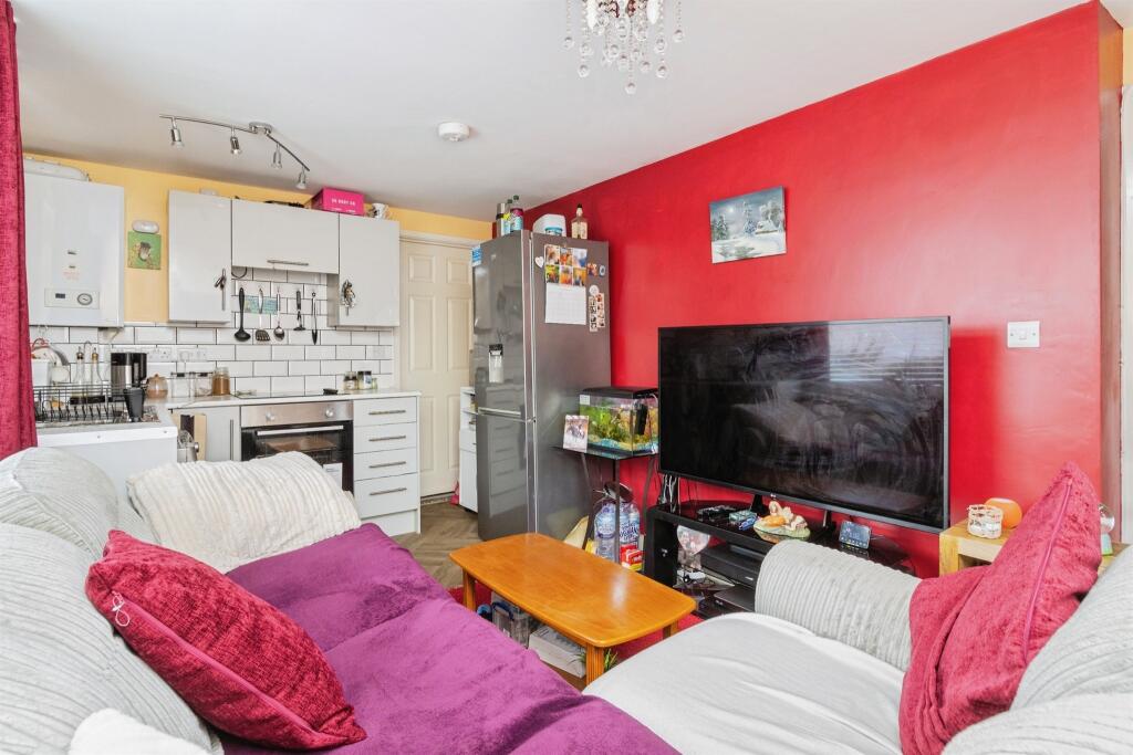 Cavern Road, Torquay