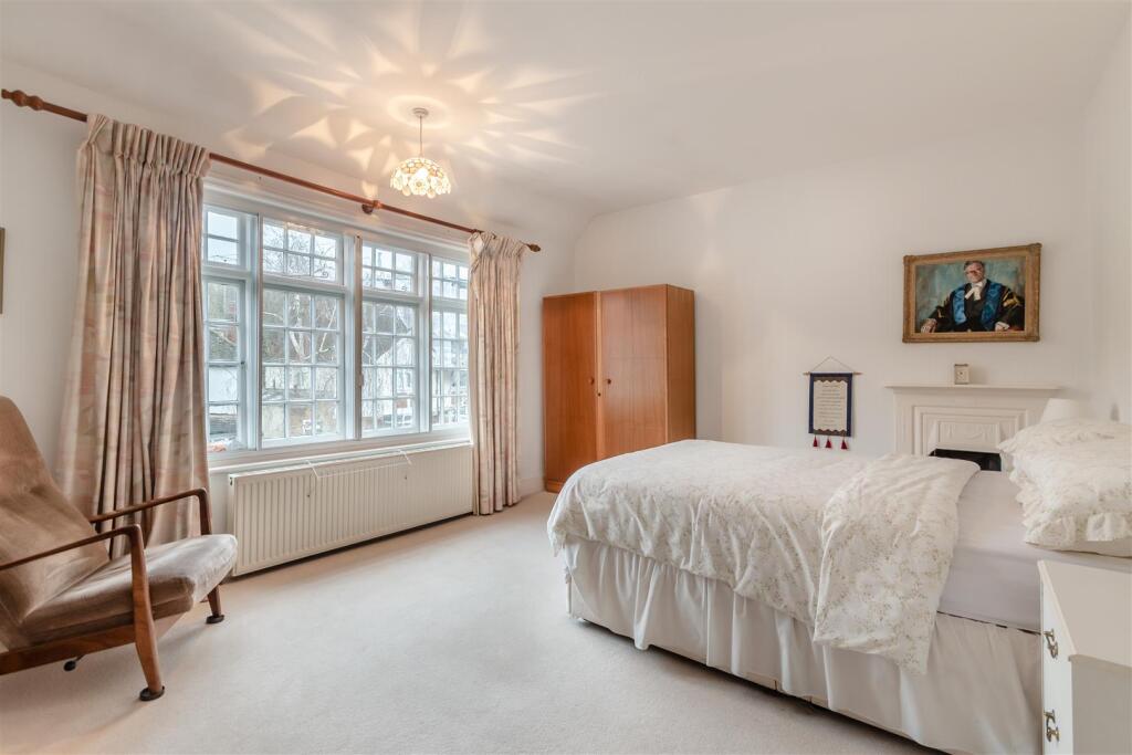 8634995-interior05.jpg