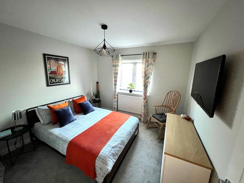 bed 2.jpg