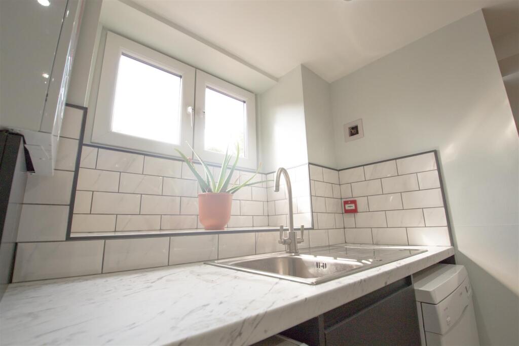 kitchen 2.jpg