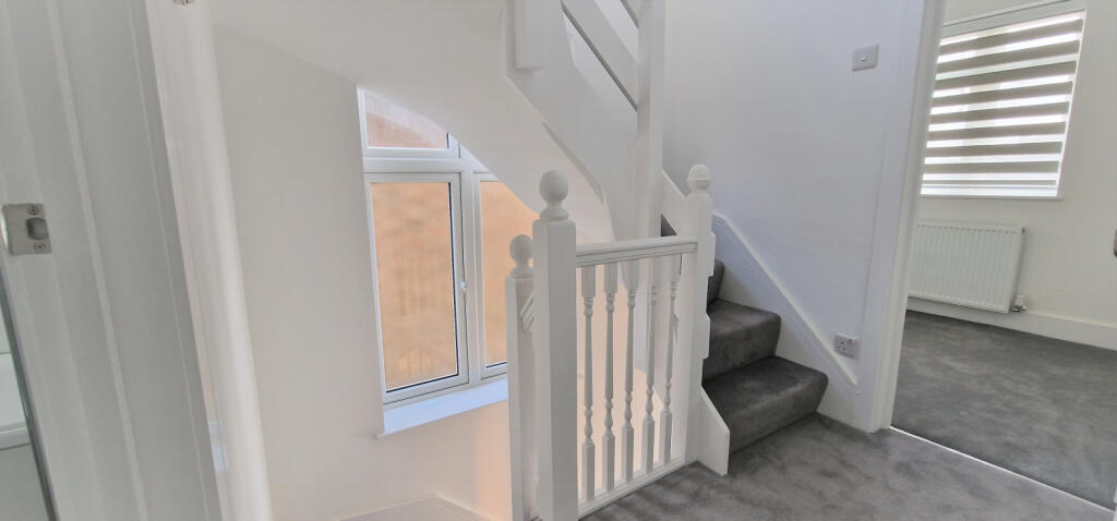 FIRST FLOOR LANDING