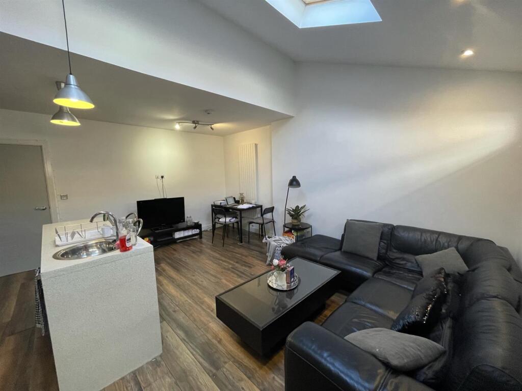 21da.lounge dining.jpg