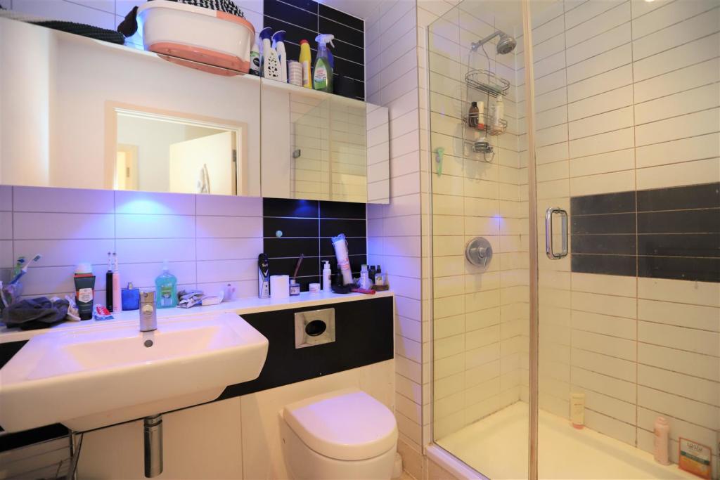 Bathroom.JPG