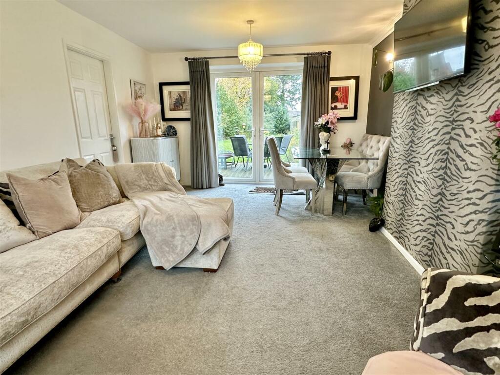 living room/dining