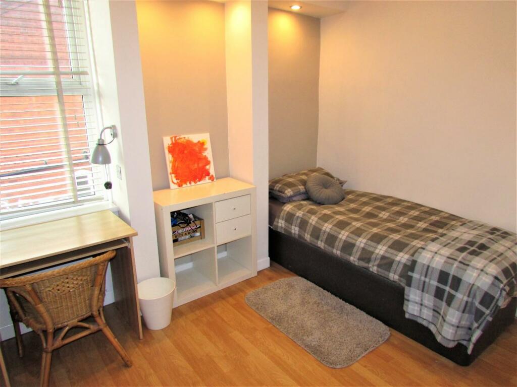 ARW230bed2.JPG