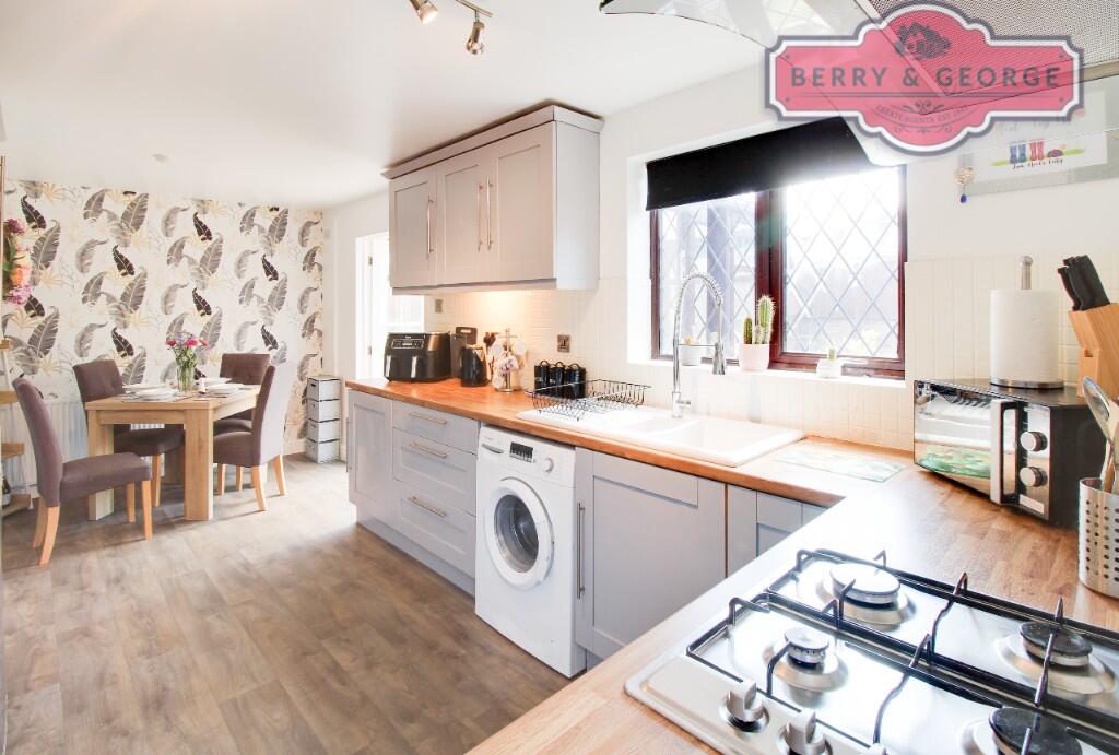 KITCHEN / DINER