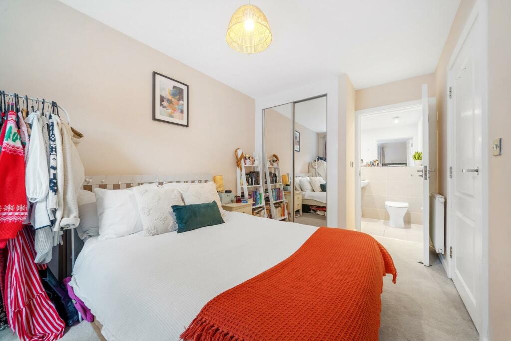 Bedroom 1 (2).jpg