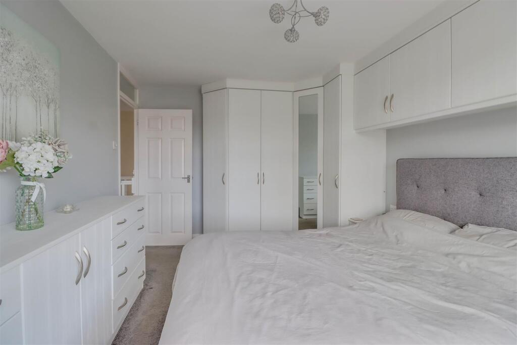 11 SUDBROOK CLOSE INSIDE-16.jpg