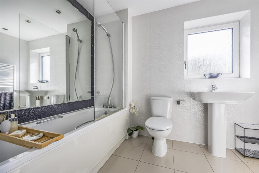 24 Angus Way, Waterlooville-PorticoMarketing-SoldB