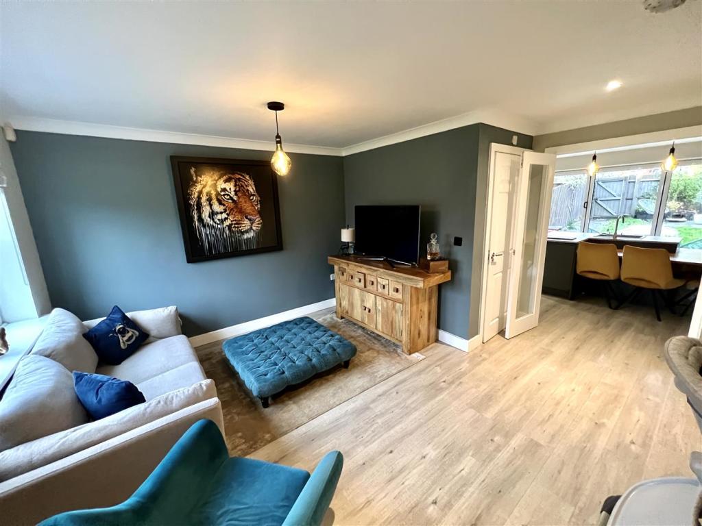 LIVING/DINING ROOM