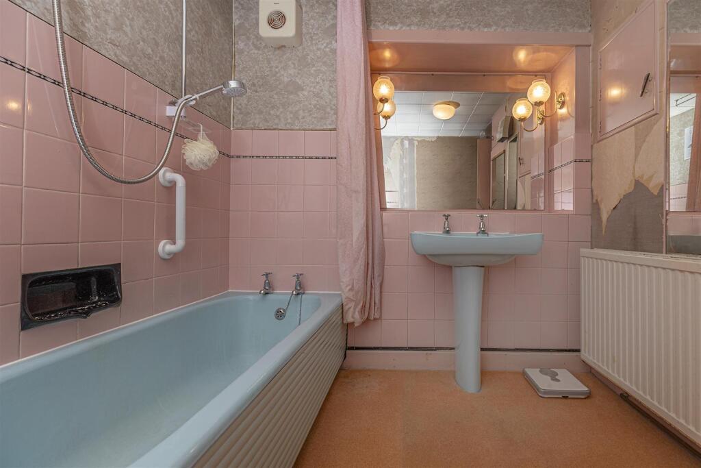 Bramleys Estate Agents - Flush House Lane - Holmfi