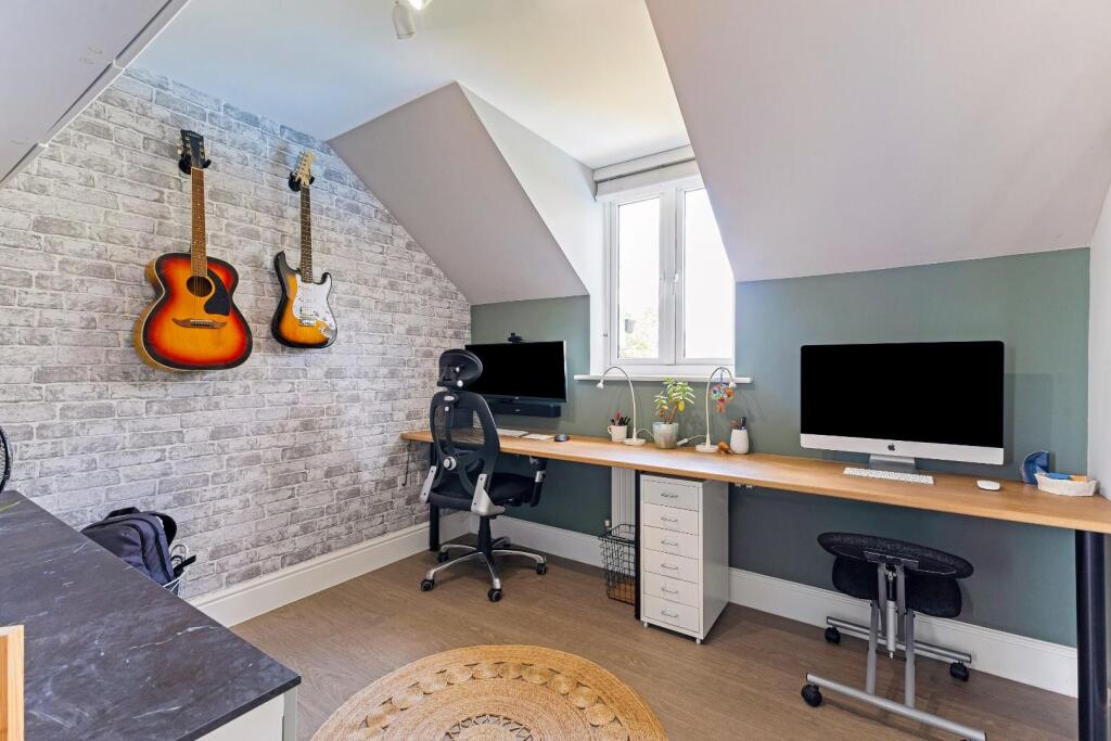 95135_24 Norman Drive Old Sarum (14).jpg