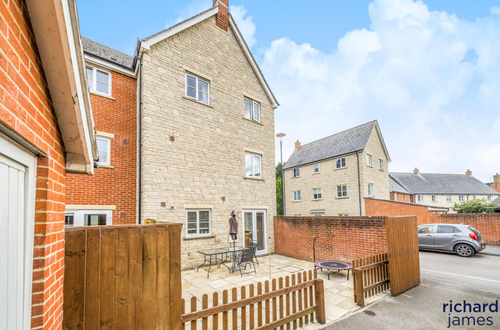 63ebfddc-5683-4d6...