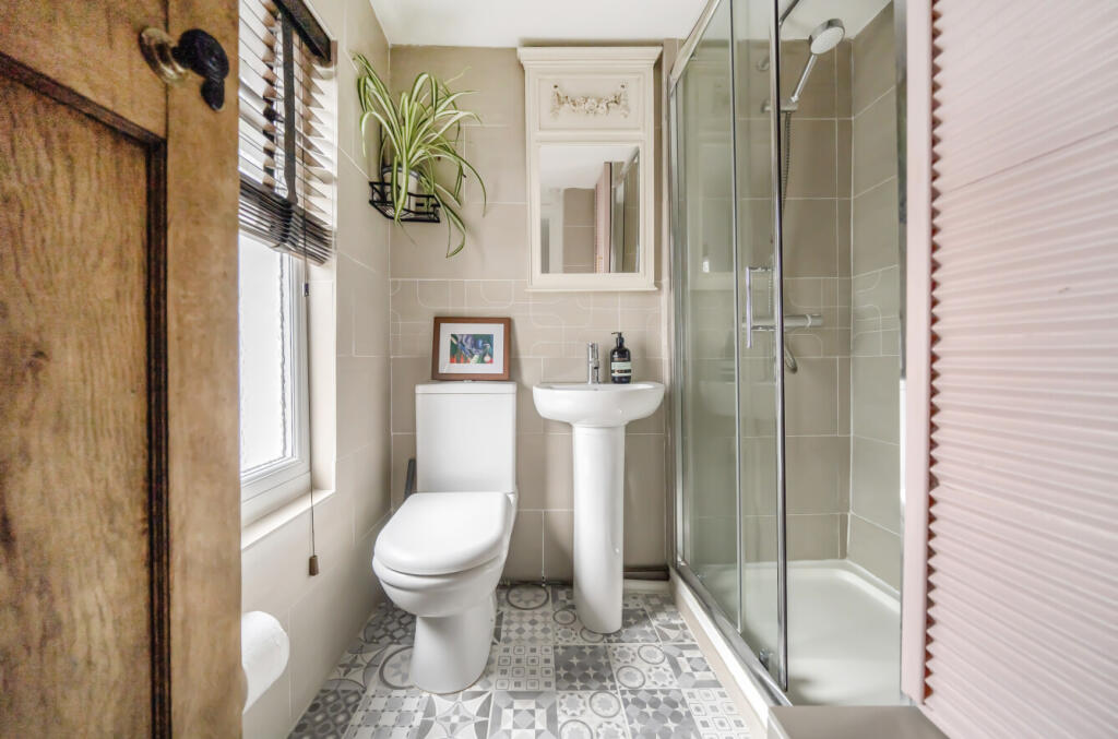 1318027-9-687ff2c...