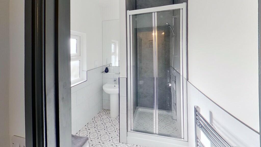 2F shower room