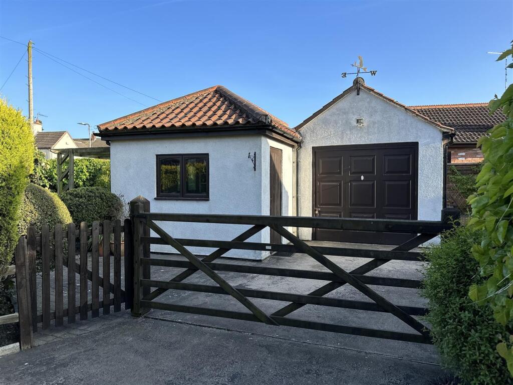 Gated Driveway 861