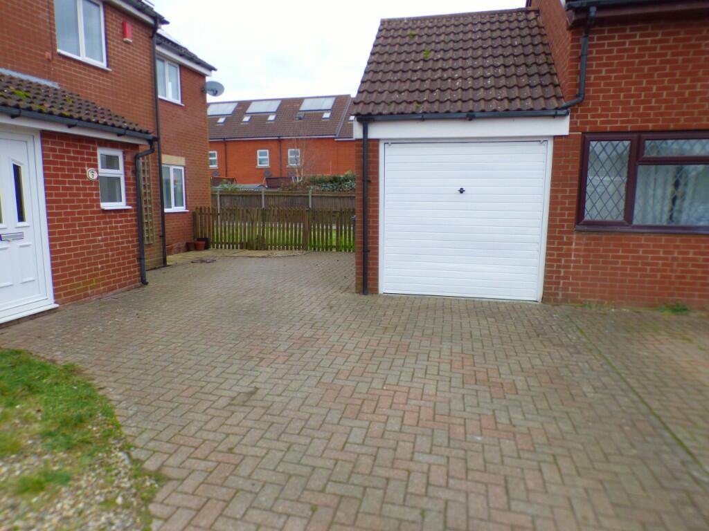 Driveway/Garage