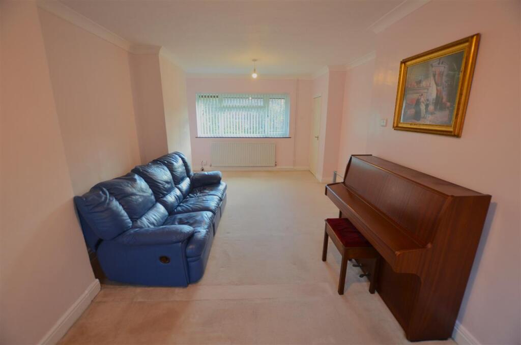 Open Plan Lounge /