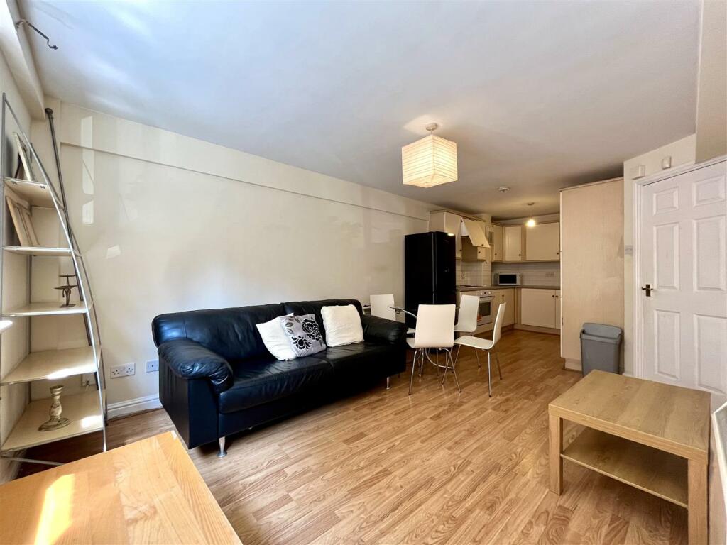 Dining / Living Area Aspect 3