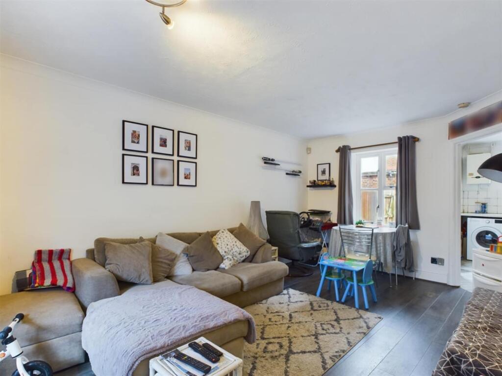 Living/dining room