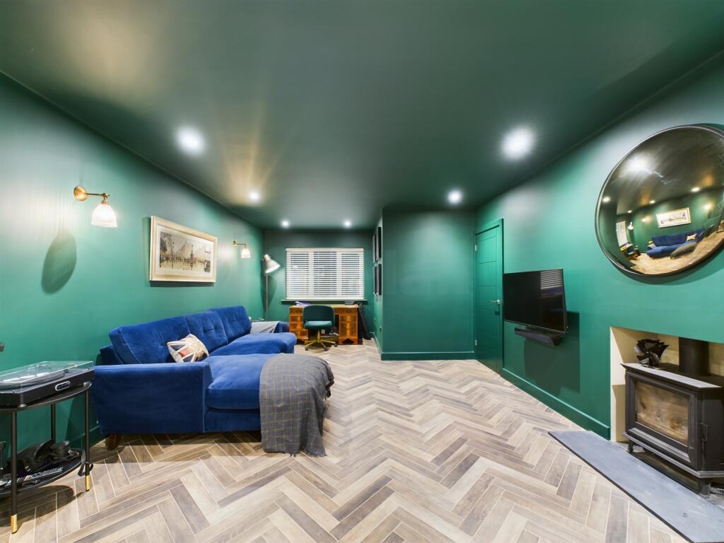 CAM04024G0-PR0013-STILL035