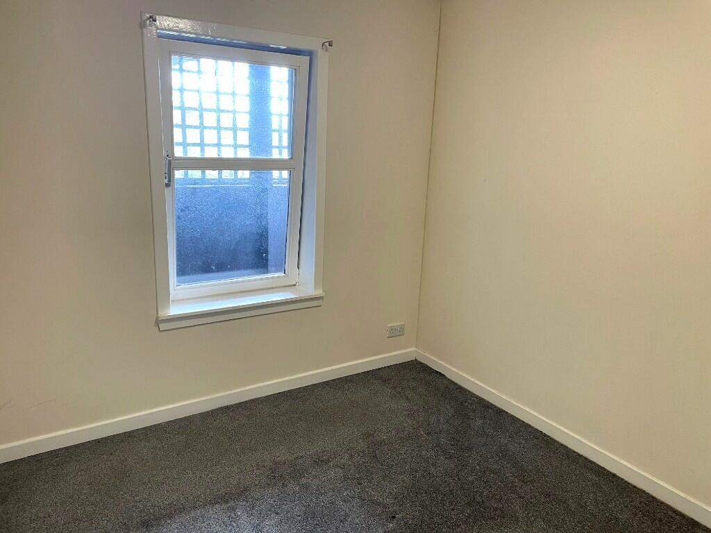Bed 1. 3.1m x 2.7m