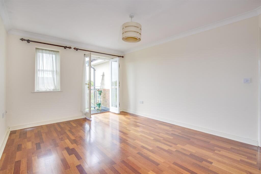 8 Midsummer Court, Penn Road, HP15 7LD-5.jpg