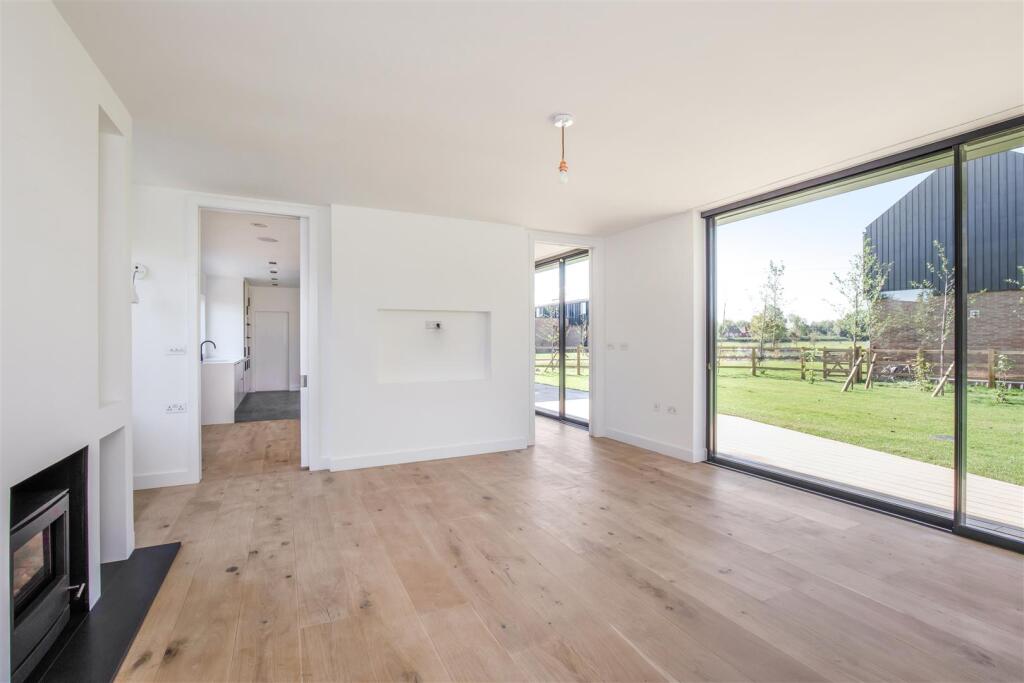 2 Loxley Stables (interior) (2).jpg