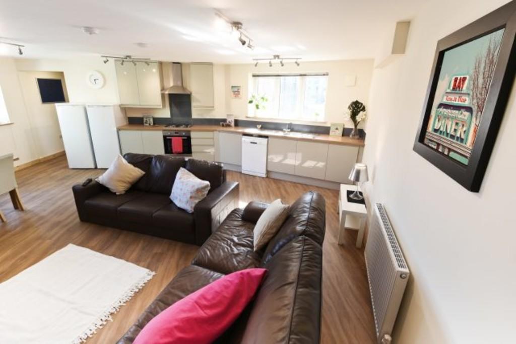 Lounge / Kitchen