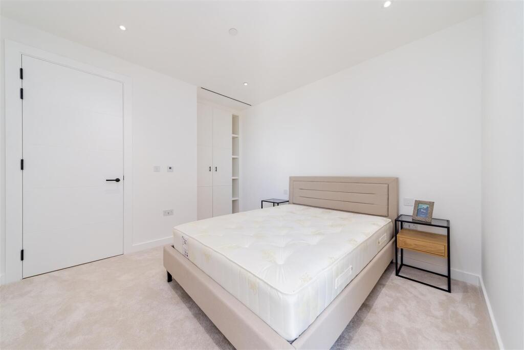 Master Bedroom      .jpg