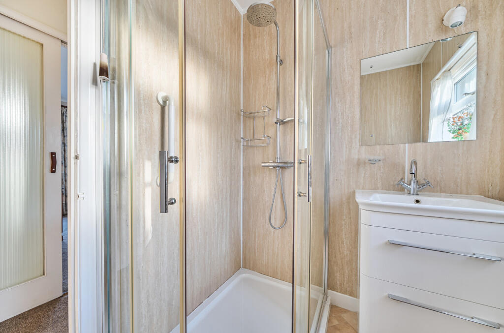 1386754-9-693c36a...