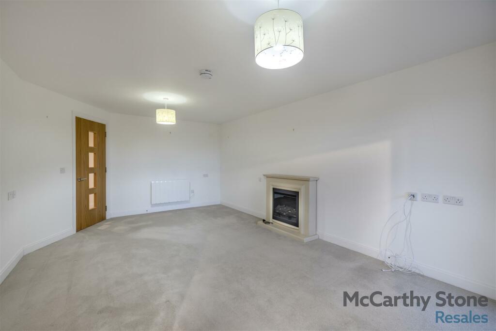 8630506-interior04.jpg