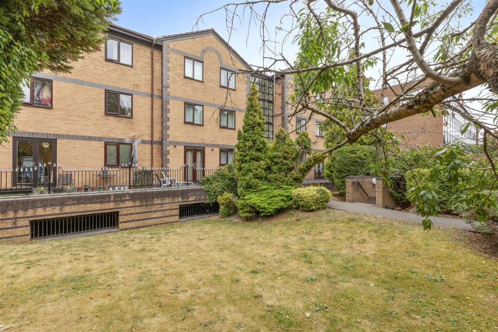 15 Kingfisher Court, Queen Alexandra Road, HP11 2H