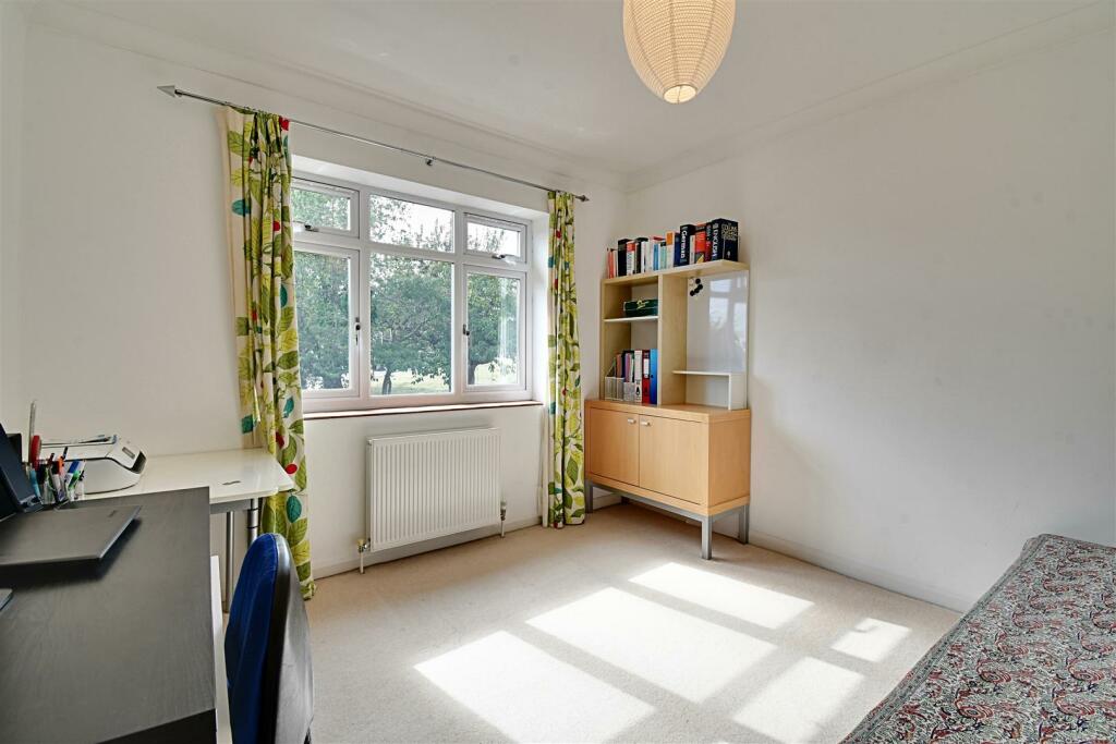 Bedroom 3_1.jpg