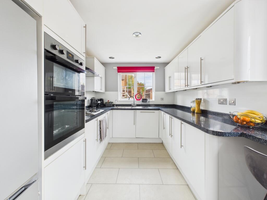 CAM04922G0-PR0069-STILL015