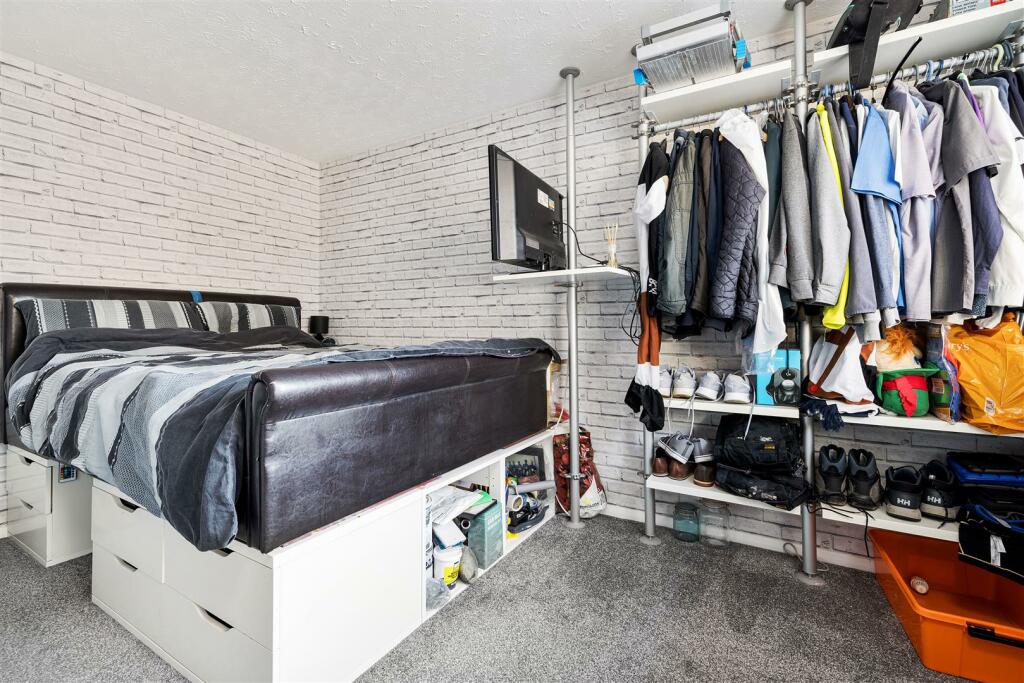 Luther King Close, E17