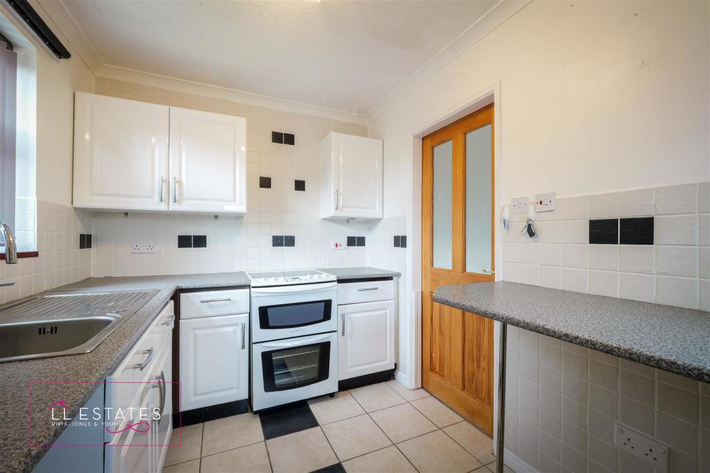 kitchen 2.jpg
