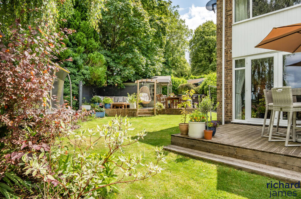 5836b2e7-98cd-4e0...