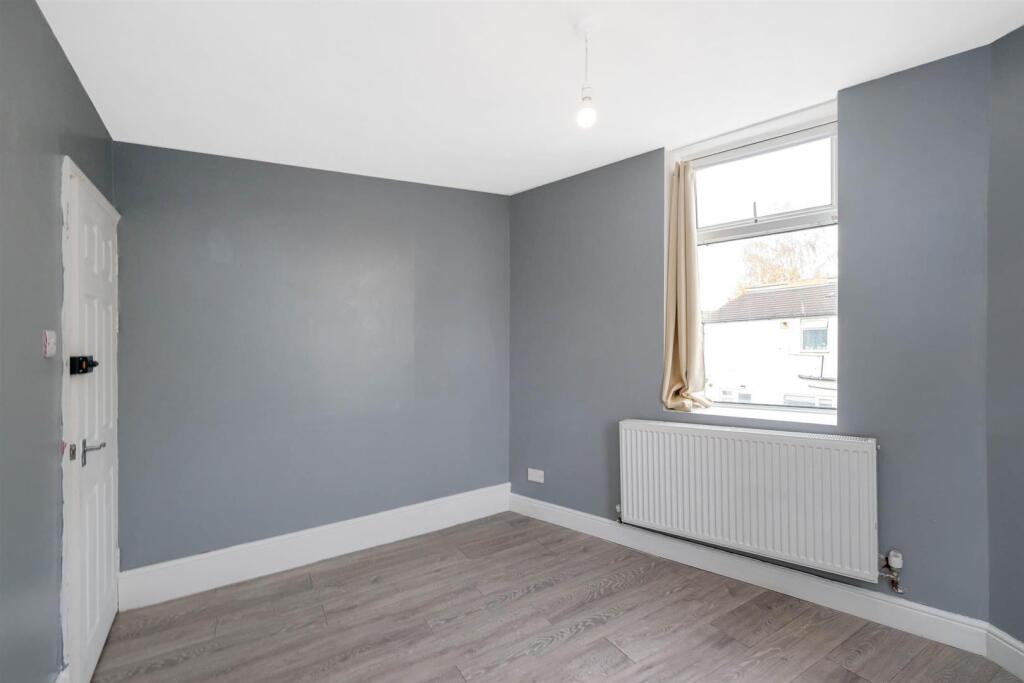 65 Woodford Road-5.jpg