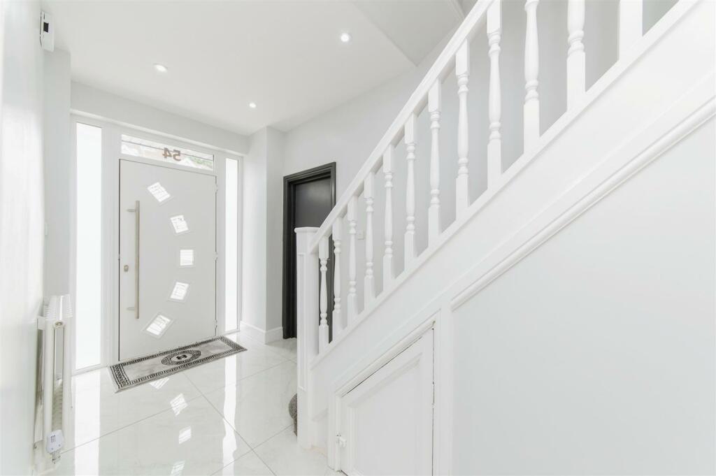 FRONT LANDING.jpg
