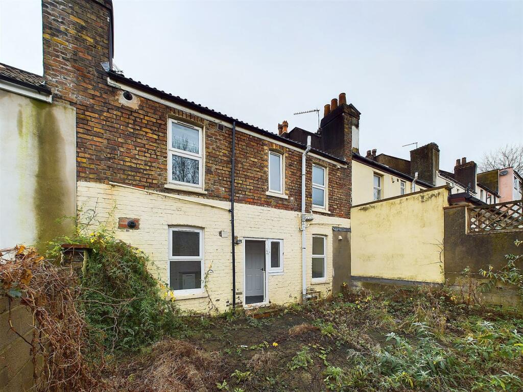 7 - 2 X 1-Bed Flats In St Werburghs.jpg